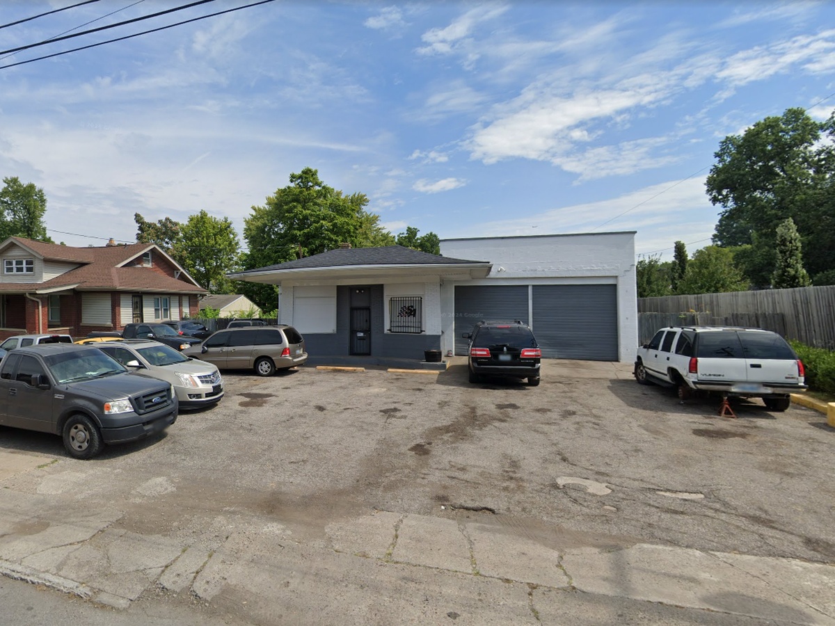 Starks Automotive garage at 3937 W Market St in Louisville
